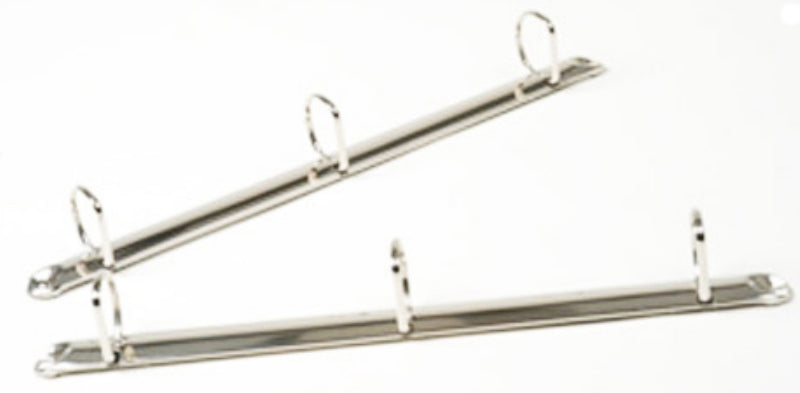 Herraje tamaño carta de tres argollas en D recto, diámetro de 1 pulgada, acabado níquel, capacidad para 250 hojas, empaque de 250 piezas. Herraje tamaño carta de tres argollas en D recto, diámetro de 1 pulgada, acabado níquel, capacidad para 250 hojas, empaque de 250 piezas.